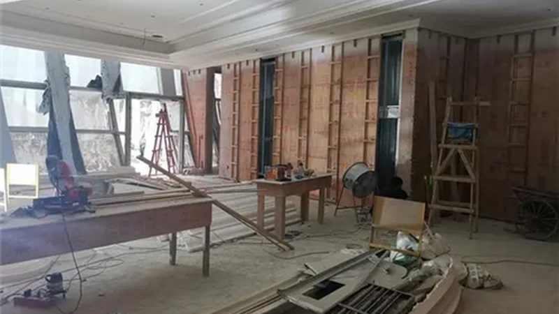 瓷砖与木地板：家装地面材料的选择之道**